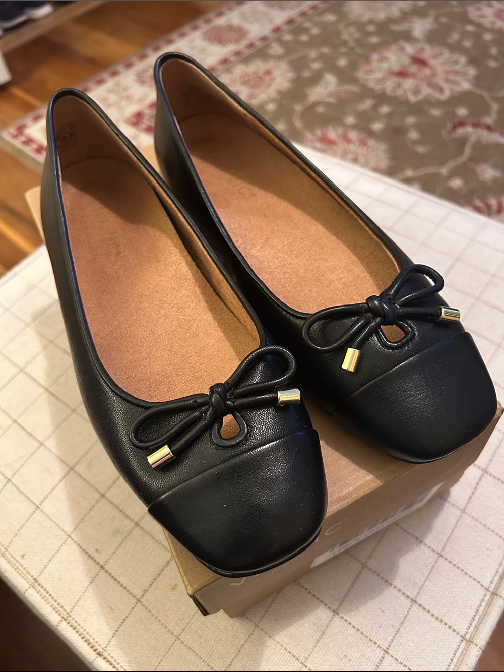 Vionic Black Leather Klara Ballet Flats with Bow and Gold Accents/Brand New